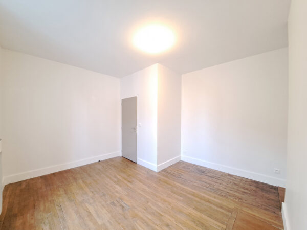 Appartement 2 pièces avec parking et cave &#8211; TROYES proche CE