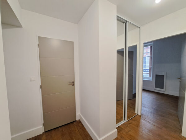Appartement 2 pièces avec parking et cave &#8211; TROYES proche CE
