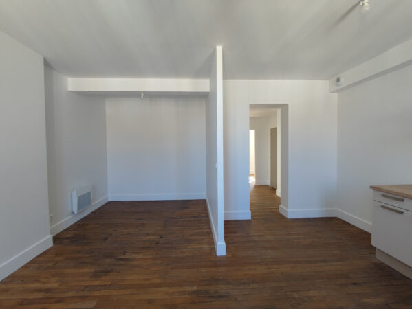 Appartement 3 pièces avec parking + cave &#8211; TROYES proche CEN