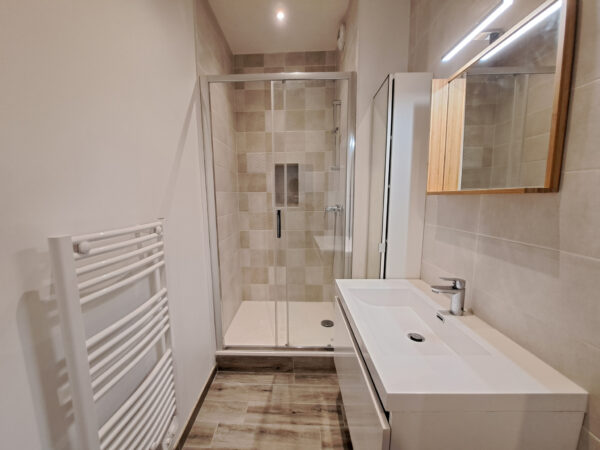 Appartement 3 pièces avec parking + cave &#8211; TROYES proche CEN