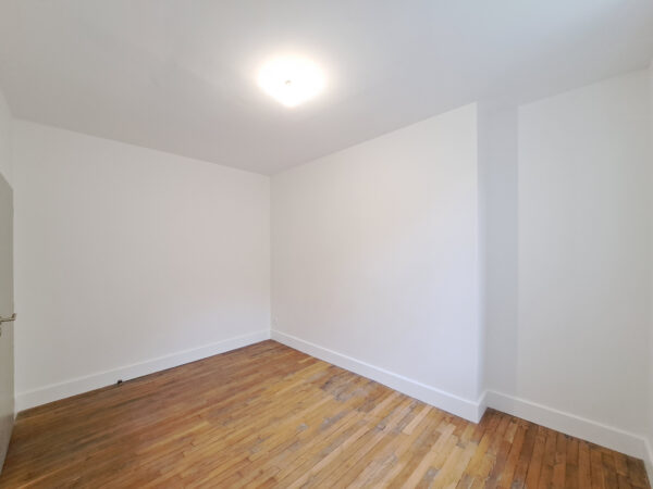 Appartement 3 pièces avec parking + cave &#8211; TROYES proche CEN