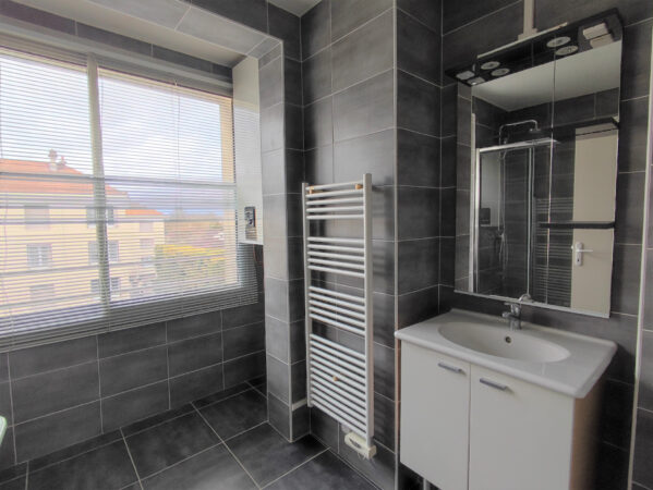 Appartement 3 pièces dernier étage &#8211; ST ANDRE LES VERGERS