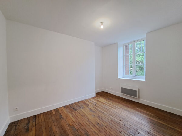 Appartement 3 pièces avec parking + cave &#8211; TROYES proche CEN