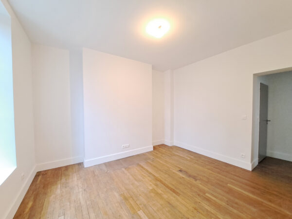 Appartement 2 pièces avec parking et cave &#8211; TROYES proche CE