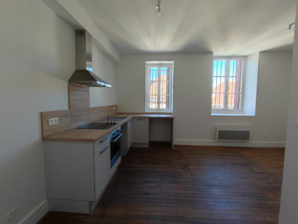Appartement 3 pièces avec parking + cave &#8211; TROYES proche CEN