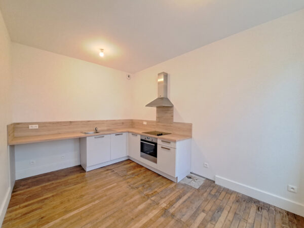 Appartement 2 pièces avec parking et cave &#8211; TROYES proche CE