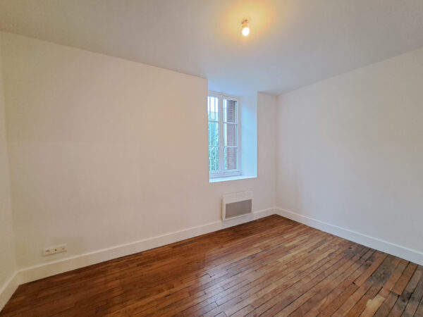 Appartement 3 pièces avec parking + cave &#8211; TROYES proche CEN