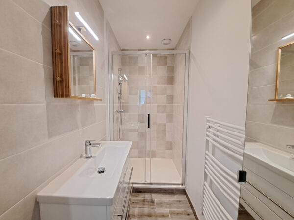 Appartement 2 pièces avec parking et cave &#8211; TROYES proche CE