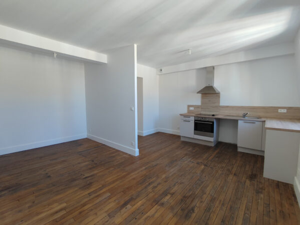Appartement 3 pièces avec parking + cave &#8211; TROYES proche CEN