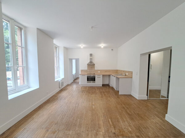 Appartement 6 pièces avec parking &#8211; TROYES proche CENTRE VIL