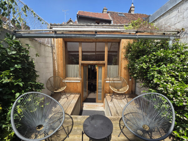 Maison meublée 8 pièces &#8211; 4 Chambres avec terrasse &#8211; TROYES