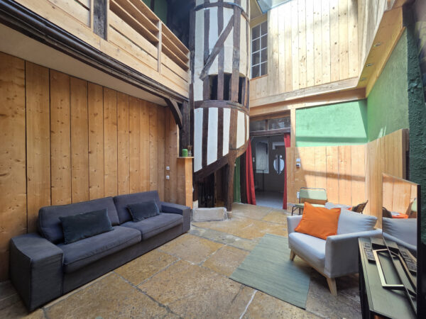 Maison meublée 8 pièces &#8211; 4 Chambres avec terrasse &#8211; TROYES