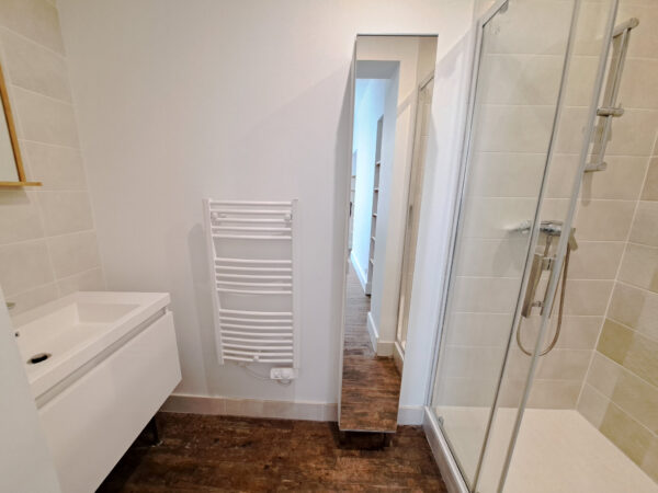 Appartement 6 pièces avec parking &#8211; TROYES proche CENTRE VIL