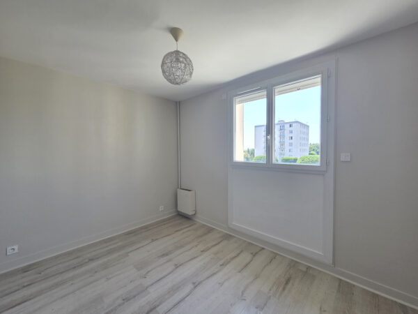 Appartement 2 pièces avec parking dans parc privé &#8211; TROYES s