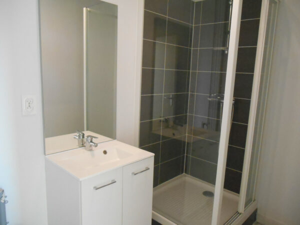 Appartement 2 pièces avec parking &#8211; chauffage inclus &#8211; TROYE
