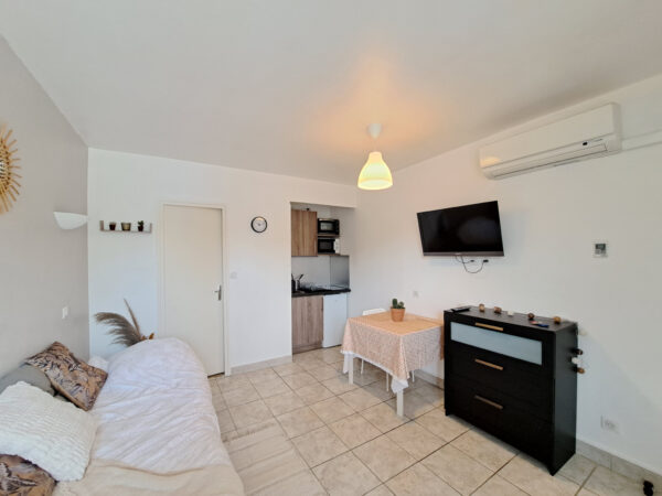 Studio meublée tout inclus &#8211; SAINTE SAVINE