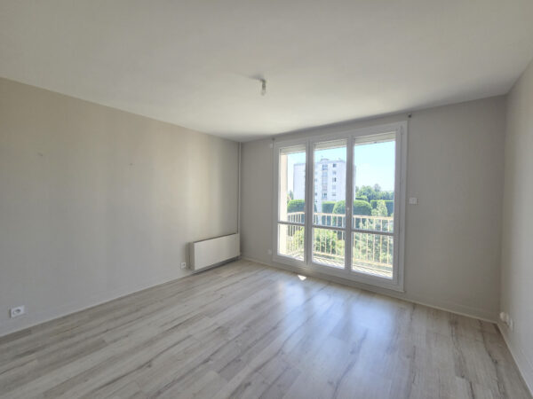 Appartement 2 pièces avec parking dans parc privé &#8211; TROYES s