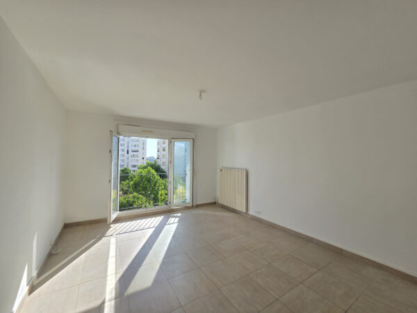 Appartement T4 dans résidence calme avec chauffage inclus &#8211;