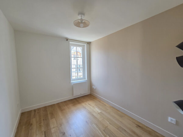 Appartement T2 + bureau meublé &#8211; TROYES HYPER CENTRE VILLE