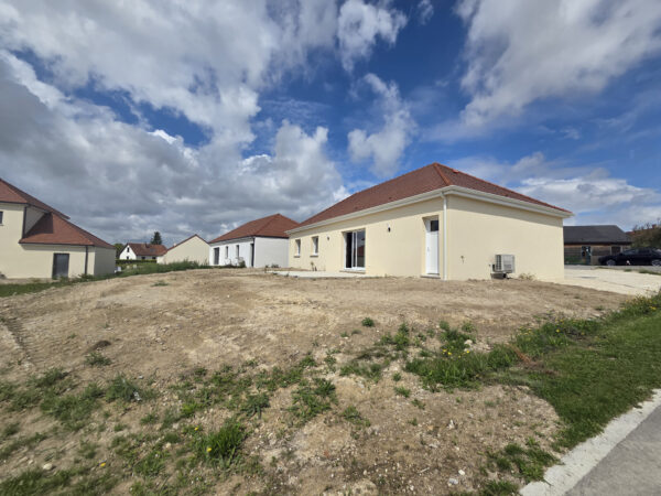 Maison T5 NEUVE avec jardin + garage &#8211; VILLECHETIF