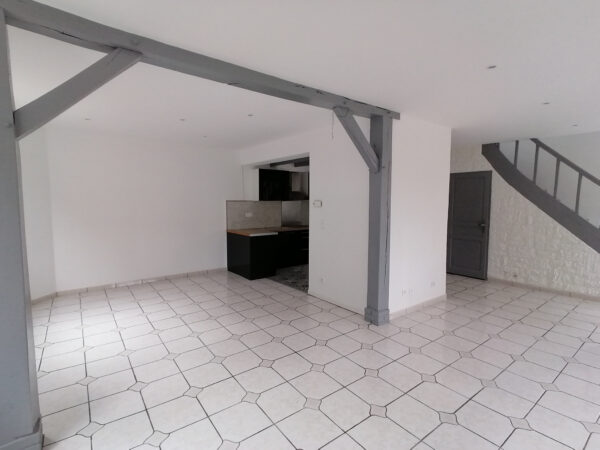 Maison individuelle avec cour &#8211; SAINTE SAVINE