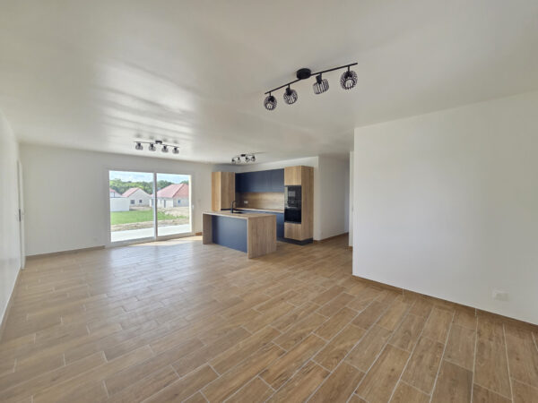 Maison T5 NEUVE avec jardin + garage &#8211; VILLECHETIF