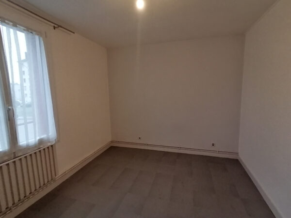 Appartement 3 pièces avec balcon &#8211; LA CHAPELLE ST LUC