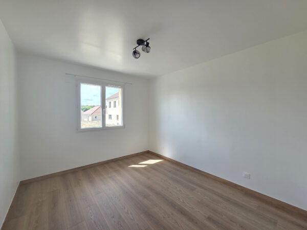 Maison T5 NEUVE avec jardin + garage &#8211; VILLECHETIF