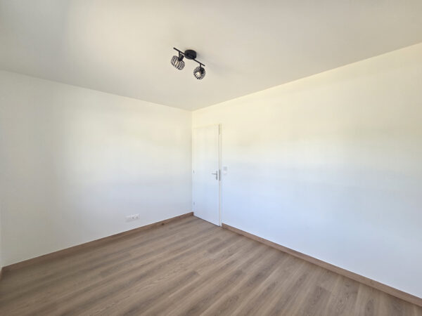 Maison T5 NEUVE avec jardin + garage &#8211; VILLECHETIF
