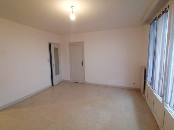 Appartement 3 pièces avec balcon &#8211; LA CHAPELLE ST LUC