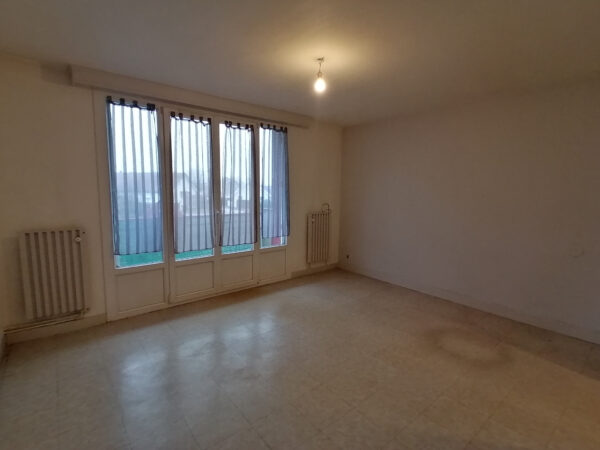 Appartement 3 pièces avec balcon &#8211; LA CHAPELLE ST LUC