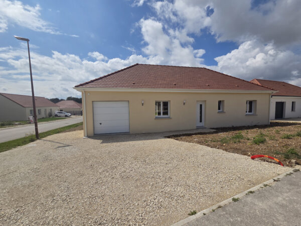 Maison T5 NEUVE avec jardin + garage &#8211; VILLECHETIF