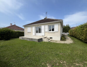Maison individuelle avec sous sol et jardin clos &#8211; ST JULIEN