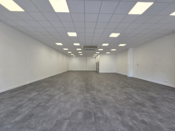 Local &#8211; Cellule Commerciale &#8211; PONT STE MARIE centre MCARTHUR