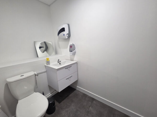 Local &#8211; Cellule Commerciale &#8211; PONT STE MARIE centre MCARTHUR