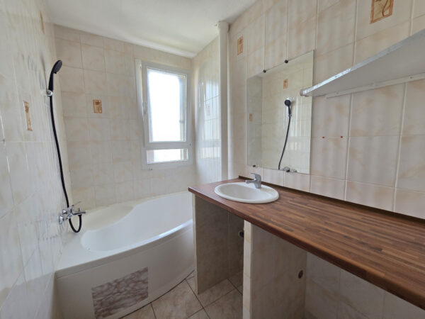 Appartement 3 pièces dans résidence calme &#8211; TROYES secteur H