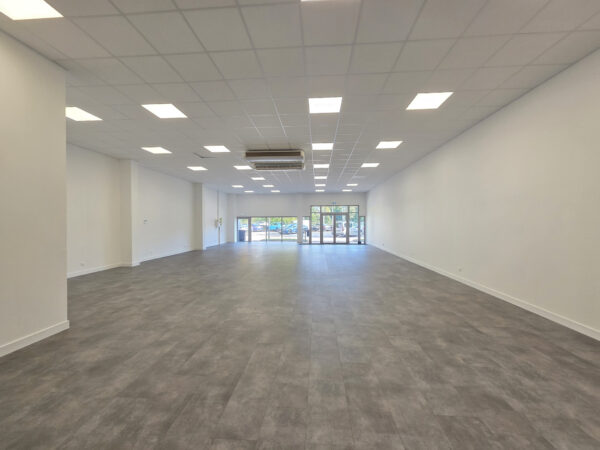 Local &#8211; Cellule Commerciale &#8211; PONT STE MARIE centre MCARTHUR