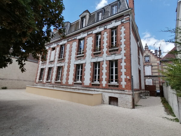 Appartement 6 pièces avec parking &#8211; TROYES proche CENTRE VIL