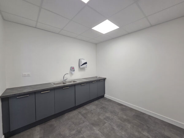 Local &#8211; Cellule Commerciale &#8211; PONT STE MARIE centre MCARTHUR