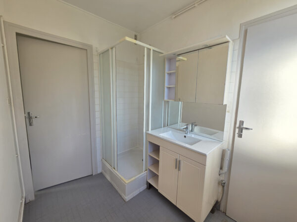 Appartement 3 pièces avec balcon &#8211; LA CHAPELLE ST LUC