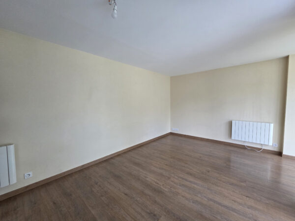 Appartement T2 avec terrasse et parking privé &#8211; TROYES CENTR