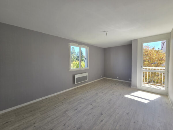 Appartement 3 pièces avec parking et balcon &#8211; TROYES secteur