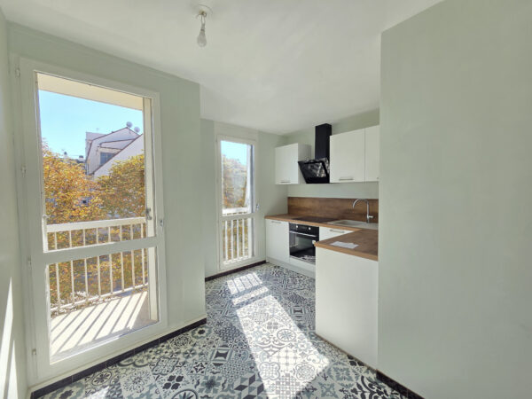 Appartement 3 pièces avec parking et balcon &#8211; TROYES secteur