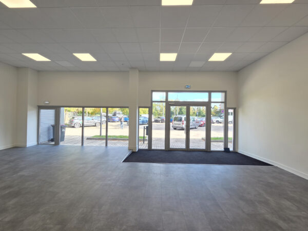 Local &#8211; Cellule Commerciale &#8211; PONT STE MARIE centre MCARTHUR