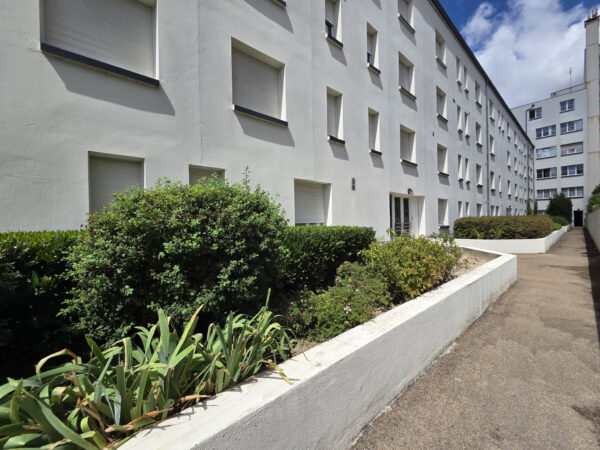 Appartement T2 avec terrasse et parking privé &#8211; TROYES CENTR