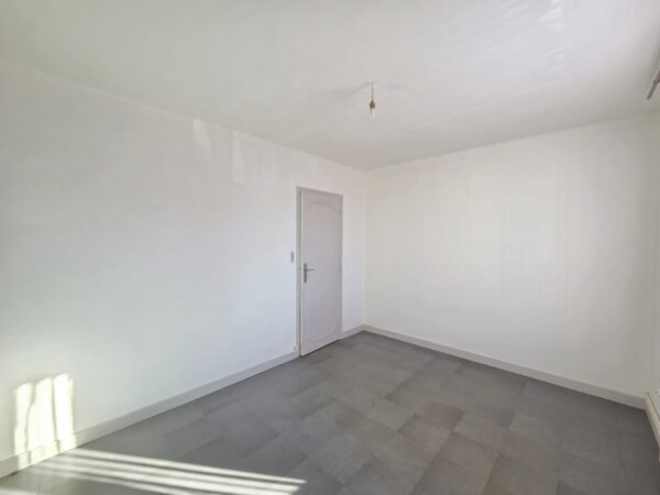 Appartement 3 pièces avec balcon &#8211; LA CHAPELLE ST LUC