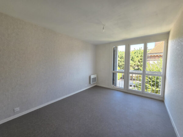 Appartement 3 pièces avec parking et balcon &#8211; TROYES secteur