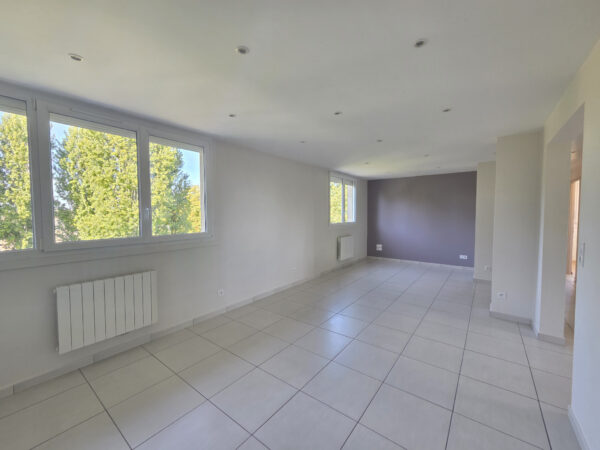 Appartement 3 pièces &#8211; TROYES secteur ECREVOLLES &#8211; 1ER MAI