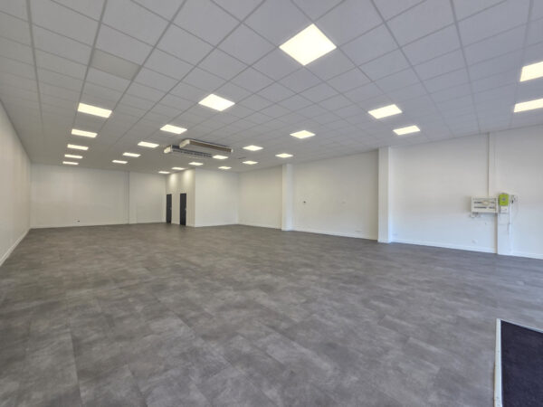 Local &#8211; Cellule Commerciale &#8211; PONT STE MARIE centre MCARTHUR