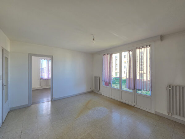 Appartement 3 pièces avec balcon &#8211; LA CHAPELLE ST LUC